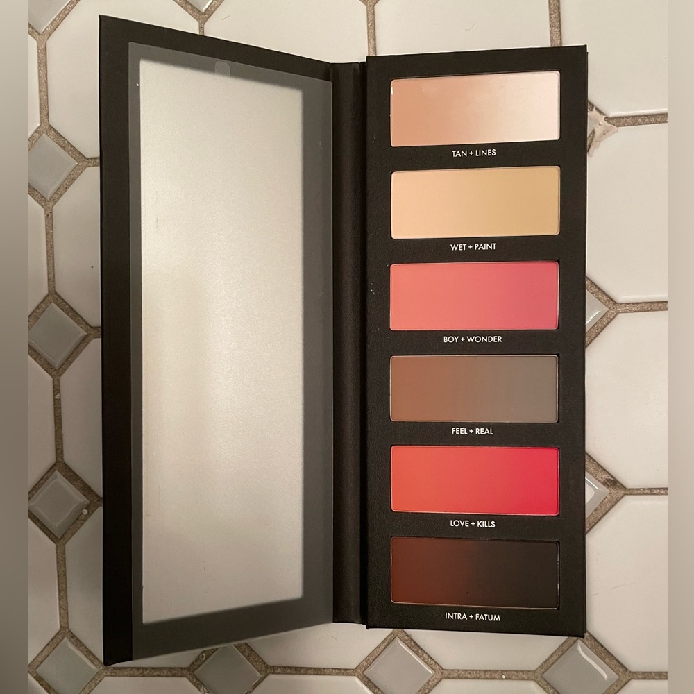 NEW IN BOX HINDASH Beautopsy Palette